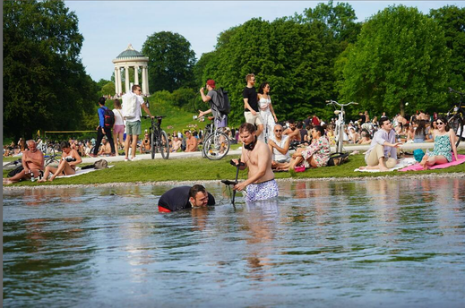 Gruppenbild des Teams mit Metalldetektoren